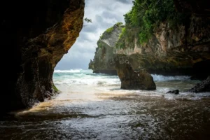 tebing pantai di Bali